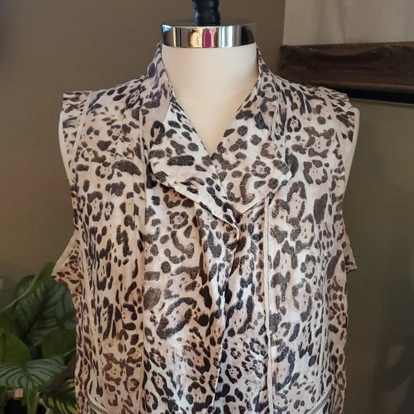 Chicos Leopard Linen Vest - Picture 2 of 13